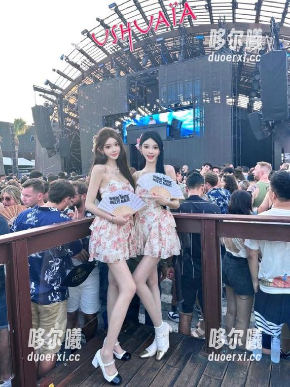 17c吃瓜视频：黑料满天飞，网友们比八卦还忙！
