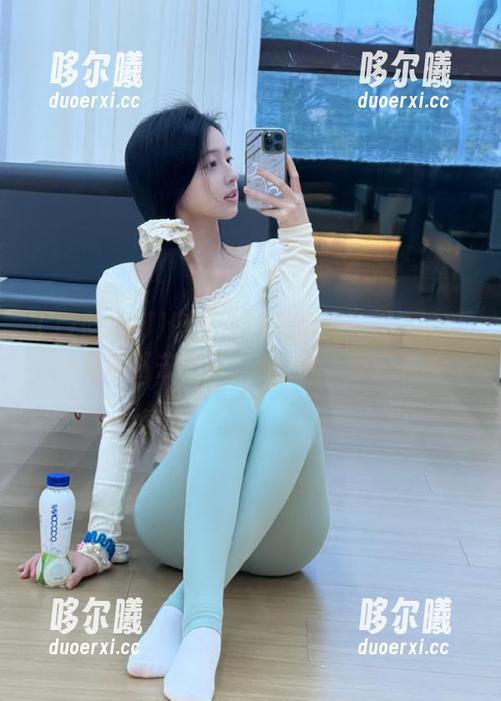 饱含“17吃瓜网”怒气的瓜，一口咬下去竟成了风味儿，怪好吃的。