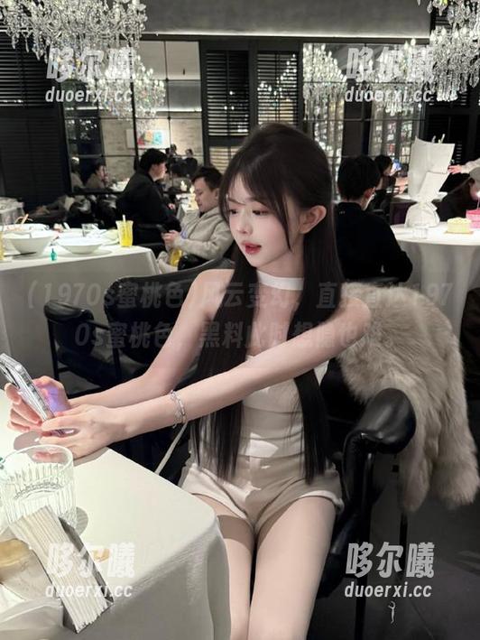 风云变幻，直接直达1970s蜜桃色，黑料此时想隐也难。