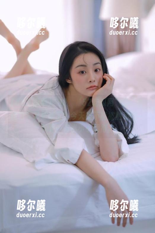 “哦，‘52吃瓜网’的“传送门”又更新了？今天能不能被触动到一下呀…有点小小期待。