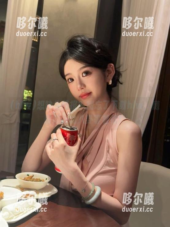 想缺失情报？别忘了下载hlw，随时刷新的八卦等着你！