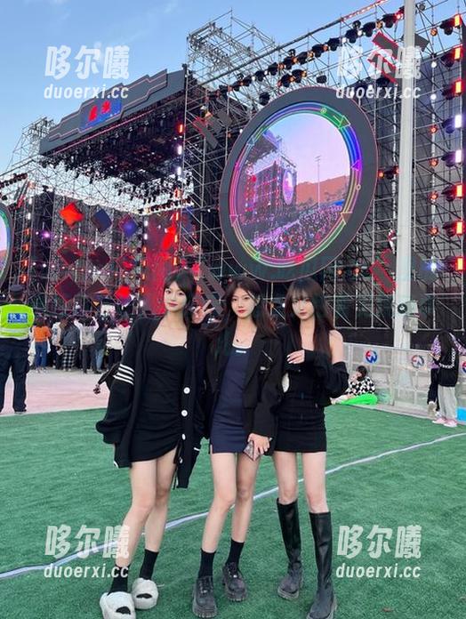 “www.吃瓜网.cc”里的链接真是让人手痒痒，想点又怕看见荒唐事儿。