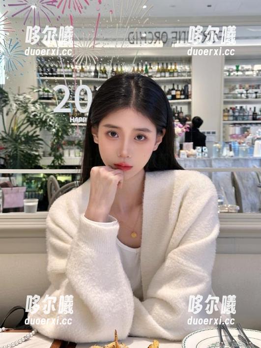 早上的阳光透过朝阳，吃瓜网视频里的邻居们竟然兴起了“抖音接力”！