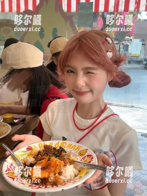 下载“我要吃瓜网”，连上厕所都能让你不孤单，一边吃瓜一边刷！