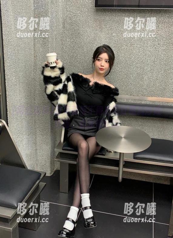首页那恨不得把网红黑料炒成热汤，点我来吃瓜