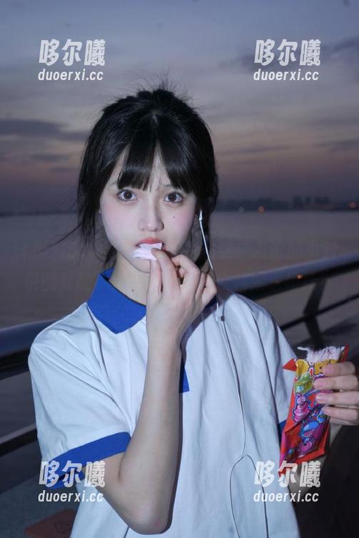 观看黑料51cg之“友谊的小船说翻就翻”：吃瓜难道是公共娱乐场所？