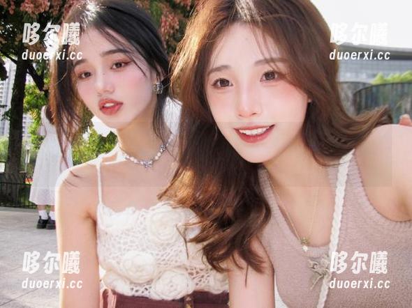 黑料不打烊tttzzz04在线：网红自拍怎么就变成了抽象艺术？我只想问个究竟！