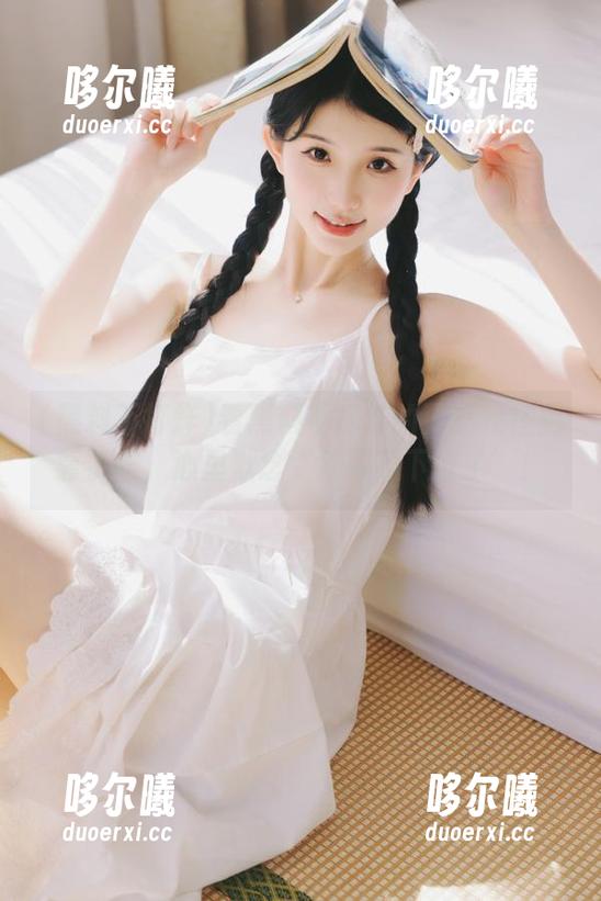 看黑料不打烊的更新我往后靠了靠，心里默念“别再掉下来了”！