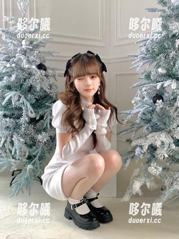 随手在“黑料专区”分享，八卦从此更有乐趣