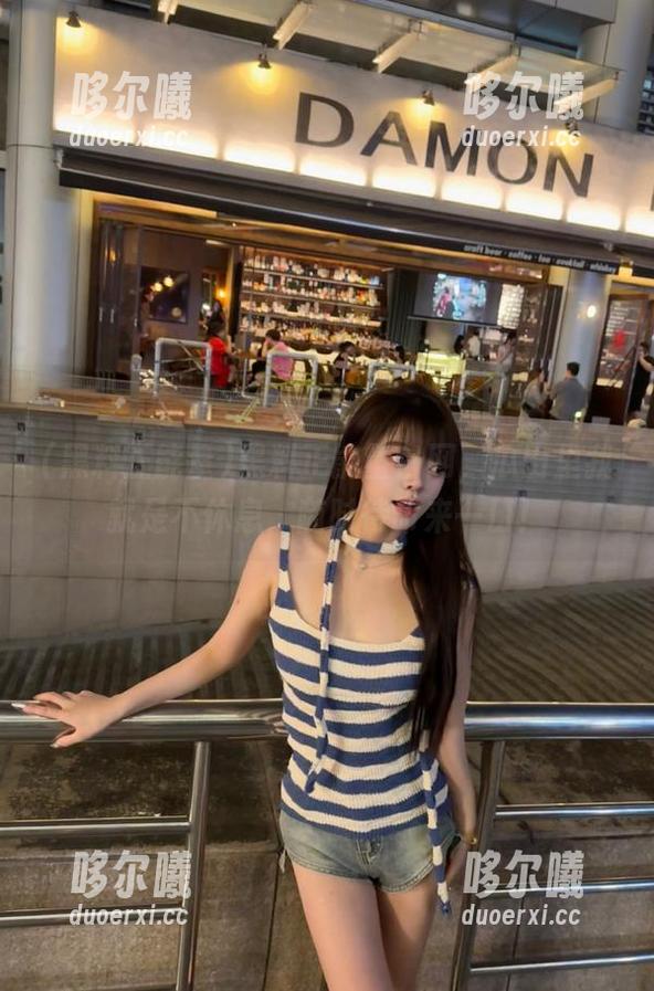 黑料正能量官网，瓜田里我就是不休息，随时待命来一口！