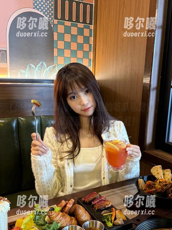 黑料网App是我的吃瓜私房菜，每每被瓜精致得都想涂口红！